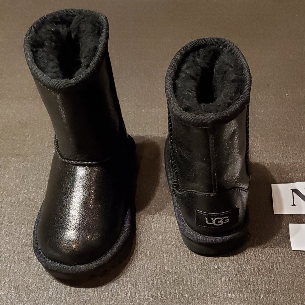 Toddler Uggs Size 9